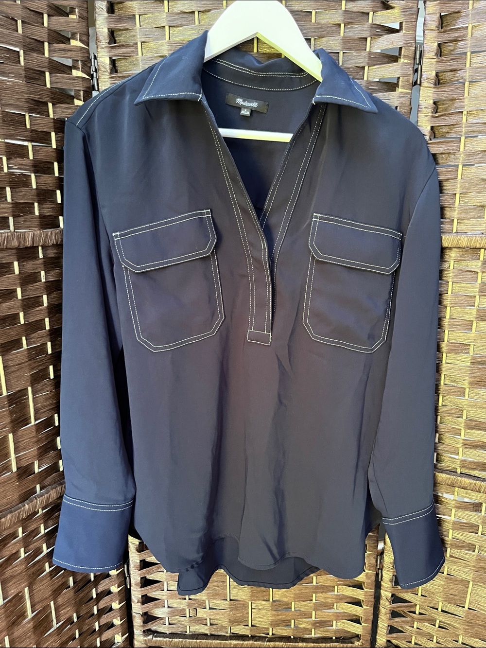 Contrast-Stitch Popover V Neck Navy Shirt Size Small
